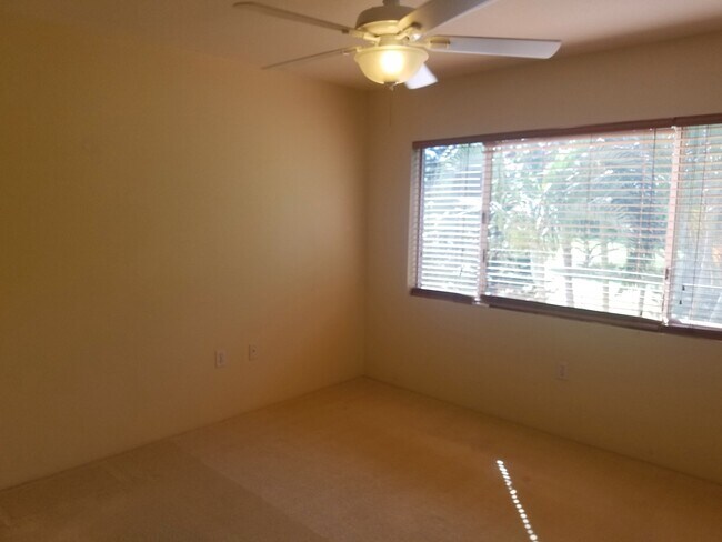 Building Photo - Unfurnished 3 Bedroom, 2.5 Bath Townhome i...