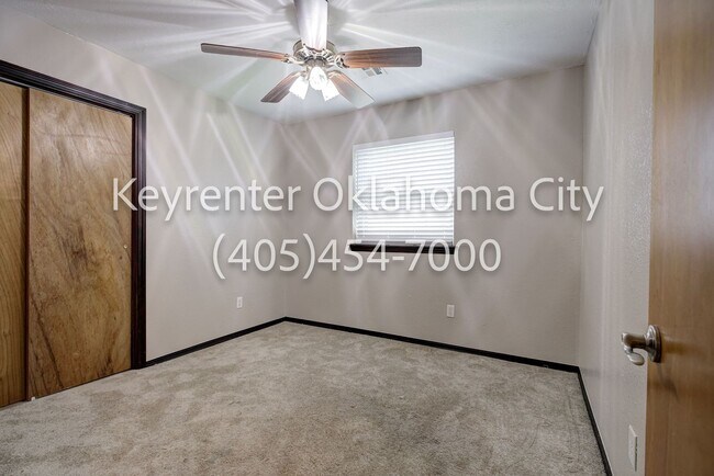 Building Photo - 10912 N Blackwelder Ave