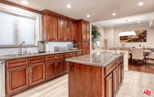 Building Photo - 918 S Wooster St