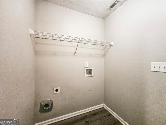 Building Photo - 4723 Beau Point Ct SW