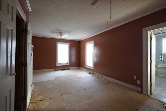 Building Photo - 606 W Tunstall St