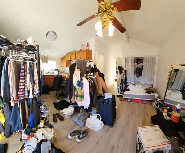 Building Photo - 7 Bedroom 3 bath home close to POLY!!!!