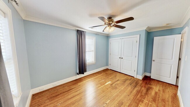 Building Photo - 2014 Roslyn Ave