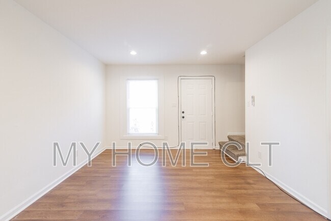 Building Photo - 929 Cantwell St