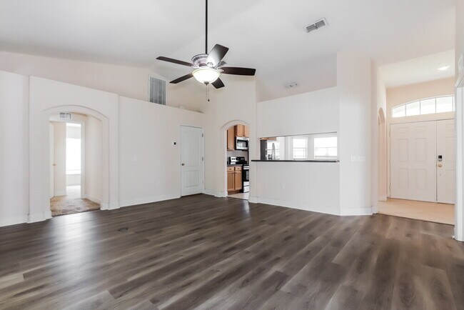 Building Photo - 5072 Ashwood Dr