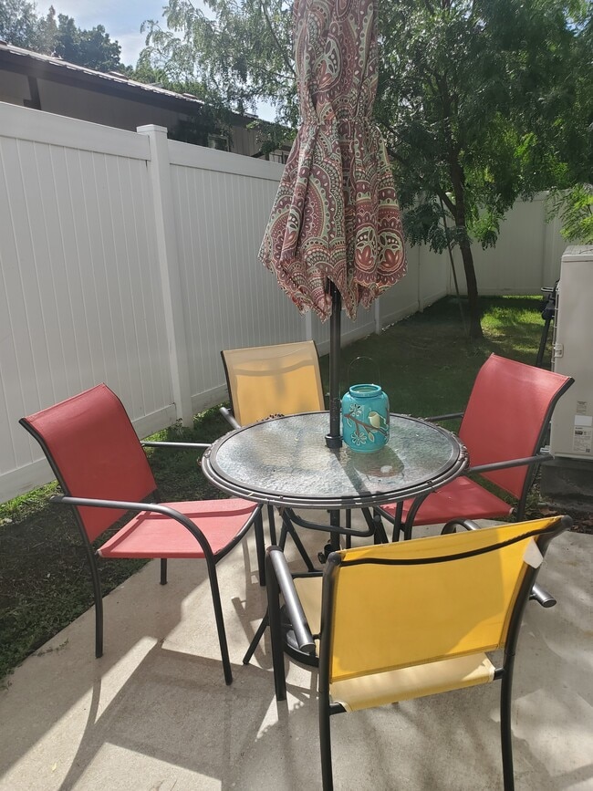 Building Photo - 1724 N Solomon Ct