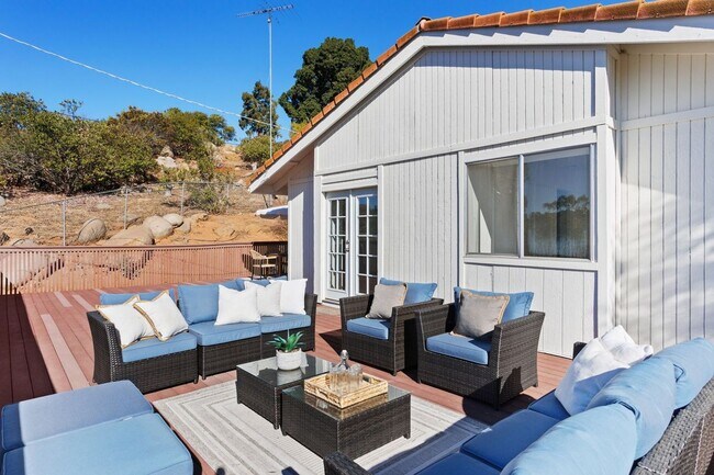 Building Photo - 3 Bedroom House with View in Poway