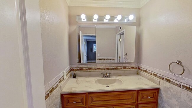 Building Photo - 5517 Thelma Ave