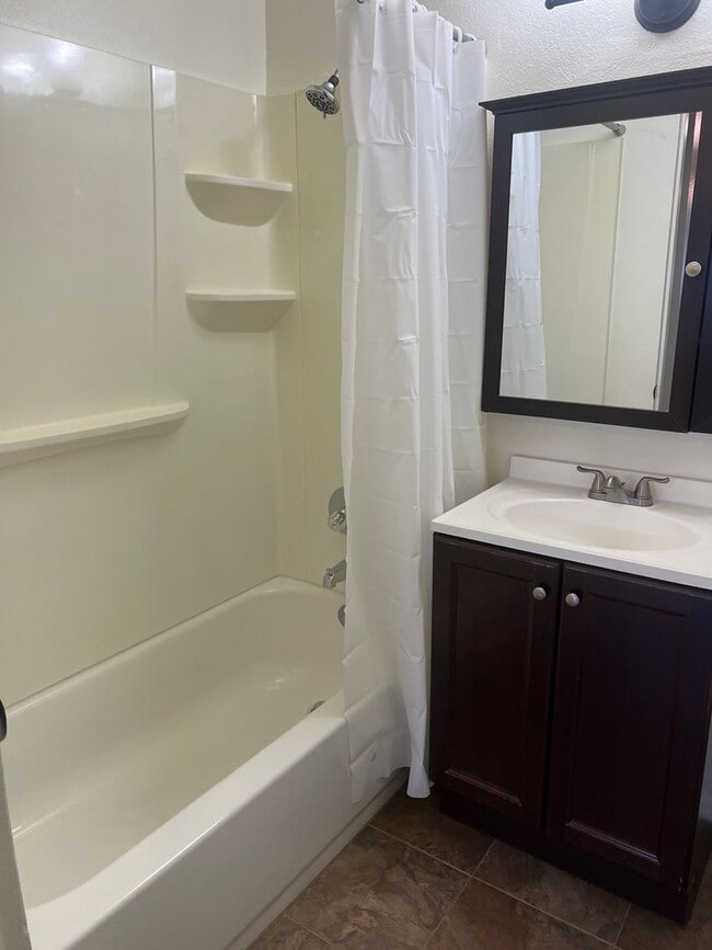 Building Photo - Cozy 1 Bed 1 Bath Downtown Renton !