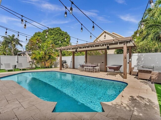 Building Photo - 9831 SW 58th Ct