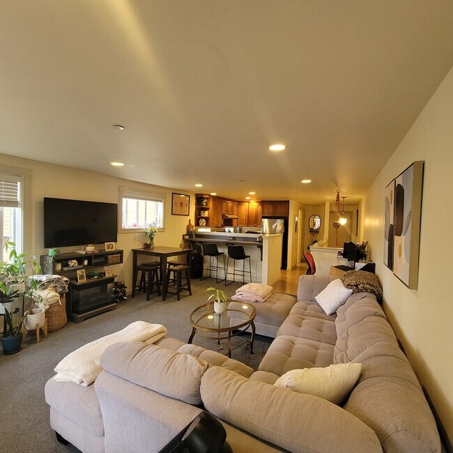 Building Photo - 2012 Minor Ave E