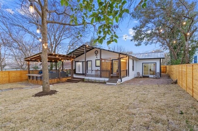 Building Photo - 1904 Romeria Dr