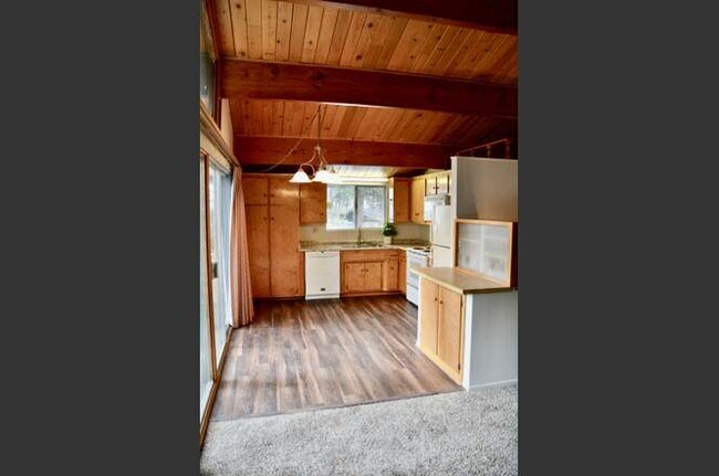 Building Photo - 31587 Circle View Dr