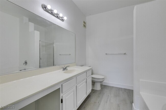 Building Photo - 5655 E Sahara Ave
