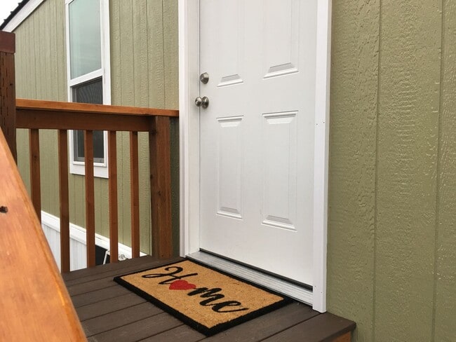 Building Photo - Nice Apartment in North Pointe!
