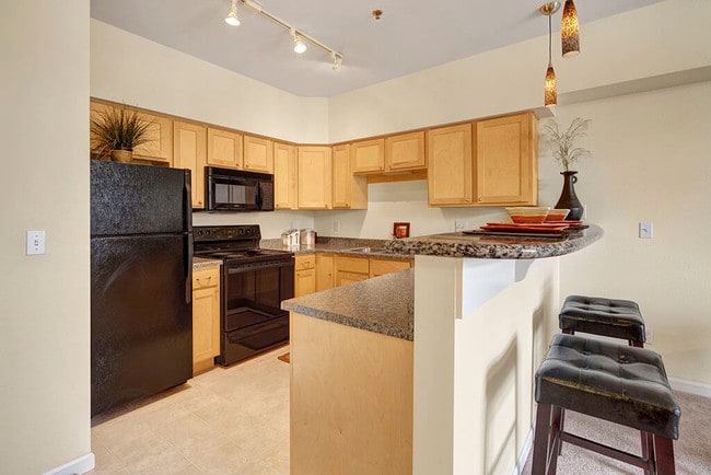 Park Plaza II Apartments - Kitchen - Park Plaza II