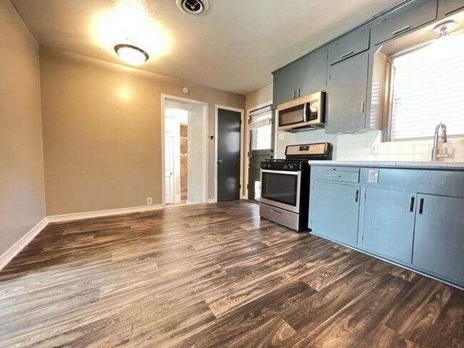 Building Photo - 10263 Casa View Dr