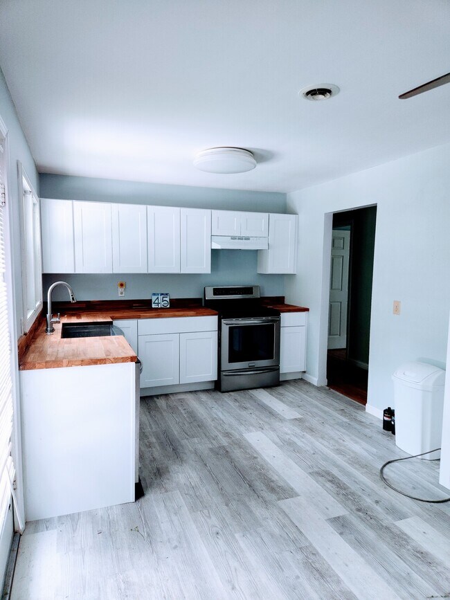 Building Photo - Green Acres