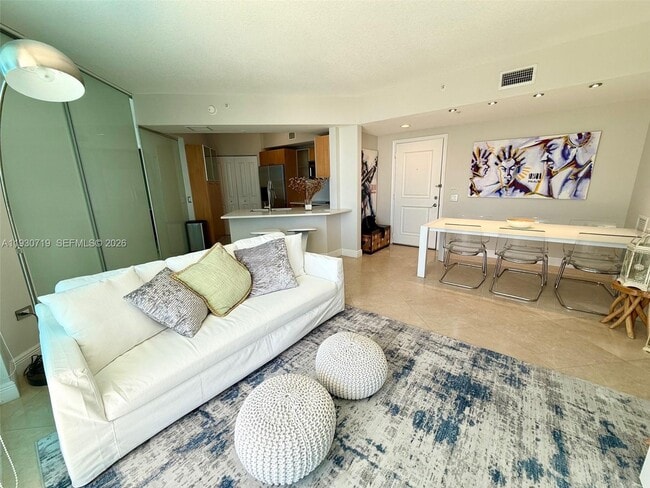 Building Photo - 480 NE 30th St