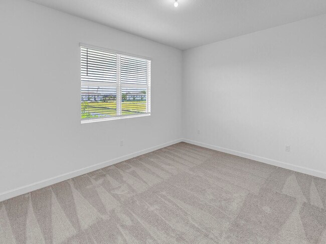 Building Photo - 380 SE Crossoak Ln