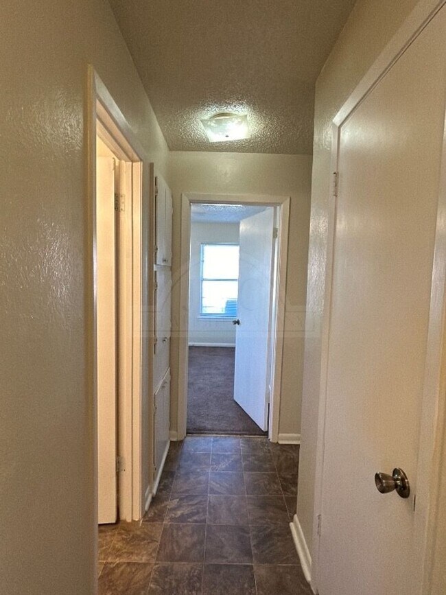 Building Photo - 618 N 23rd St