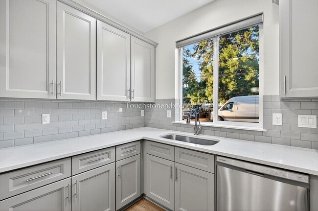 Building Photo - 13838 SE Knight St