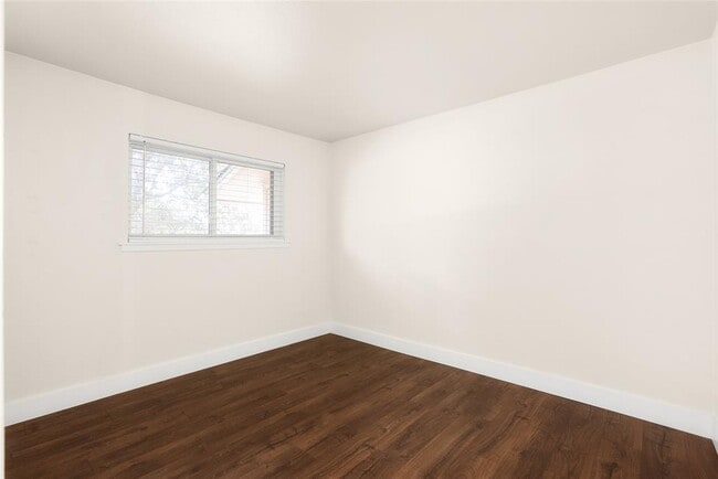 Building Photo - 2408 Ventura Dr