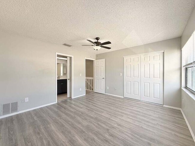 Building Photo - 2820 S Pines Dr