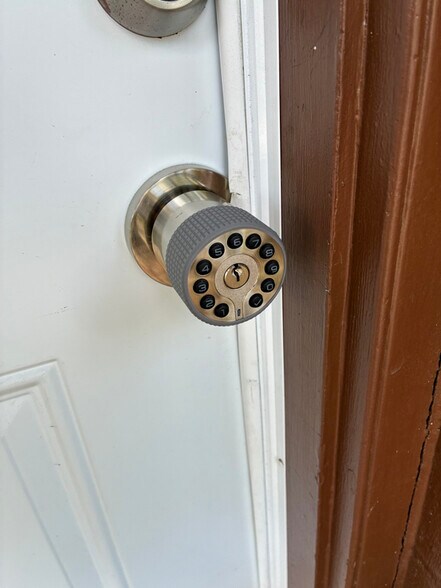 Building Photo - 4586 Park St