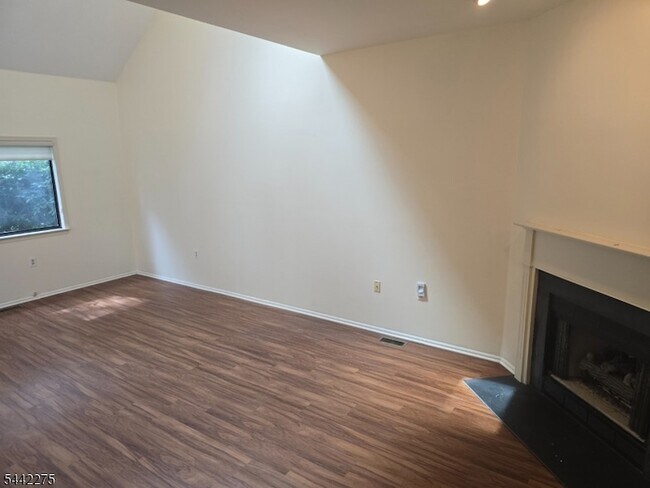 Building Photo - 41 Arbor Cir