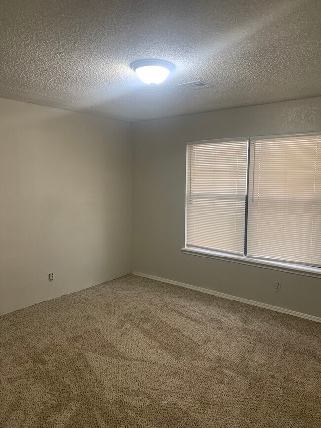 Building Photo - Call 918-921-9955 To Schedule Your Showing Now!