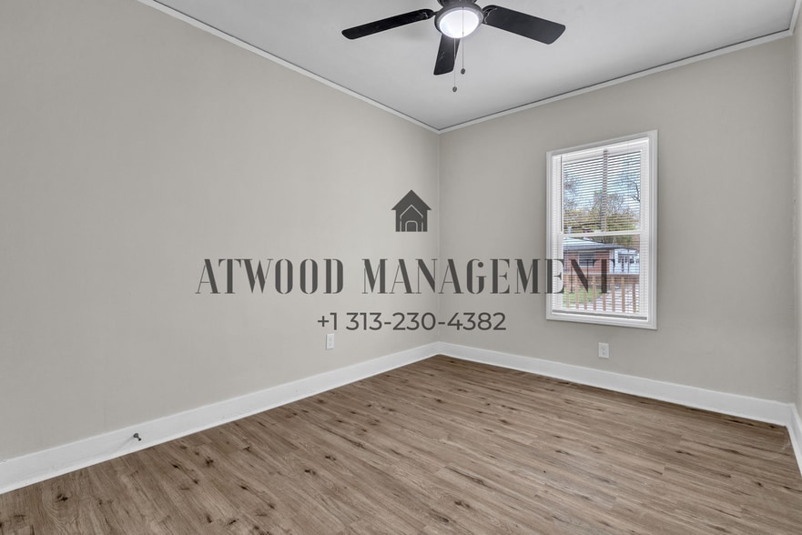 Building Photo - This beautifully updated 3-bedroom, 1-bath single-family home is ready for move-in!