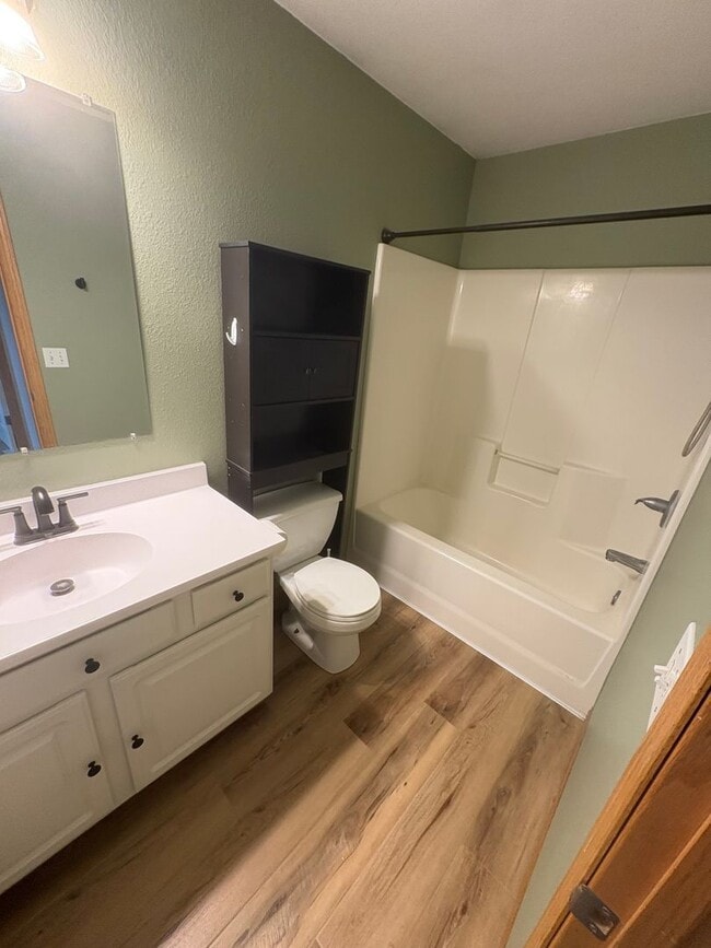 Building Photo - 3 bedroom 2.5 bathroom single family home in Cedar Falls school district