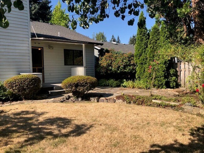 Building Photo - Well Maintained Three Bedroom Home in South Salem