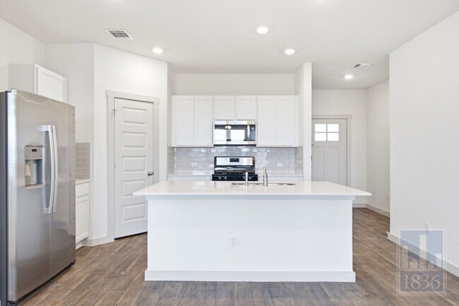Building Photo - 216 Big Cypress Byu Rd