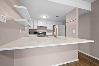 Building Photo - 2124 Burton Dr