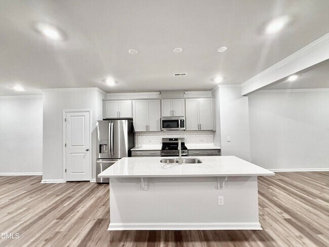 Building Photo - 470 Carolina Spgs Blvd