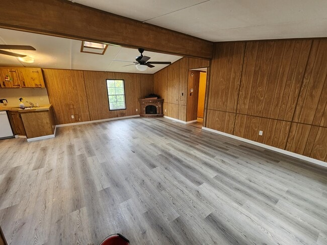 Building Photo - 2966 Laird Ave