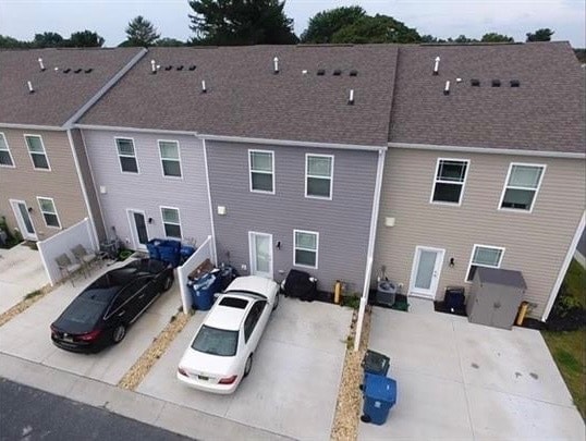 Building Photo - 25 Quigley