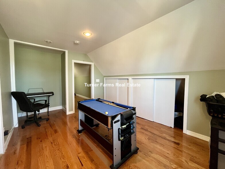 Building Photo - 43 Martin St