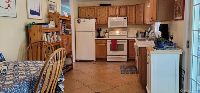 Building Photo - 23 Violet Pl