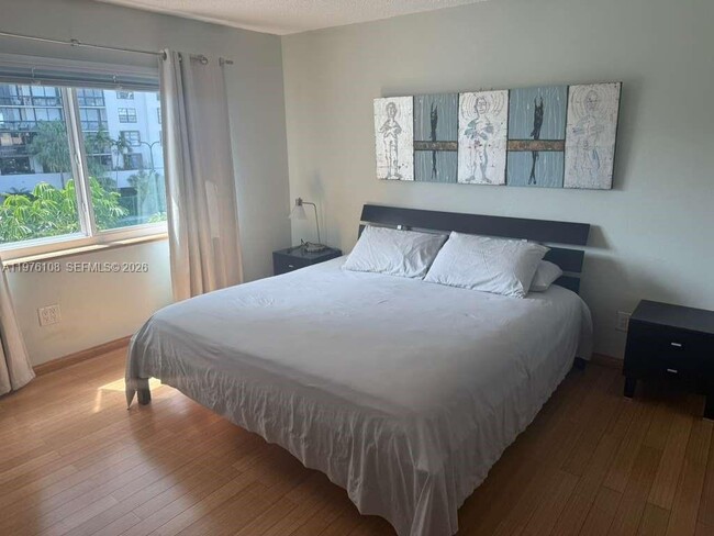 Building Photo - 2201 Brickell Ave