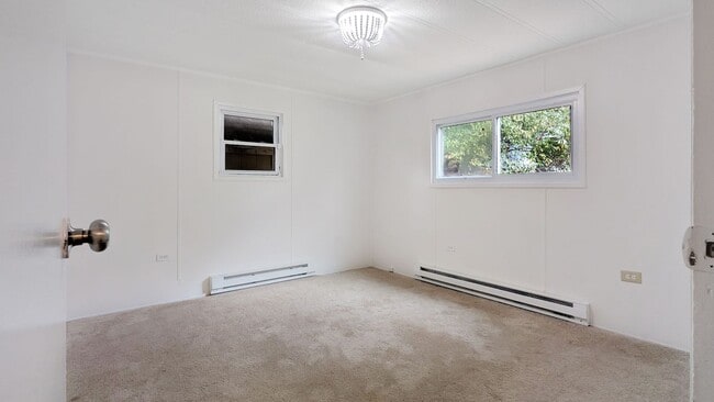 Building Photo - 3 bedroom (Entire House) in the Solitude Village section of High Bridge