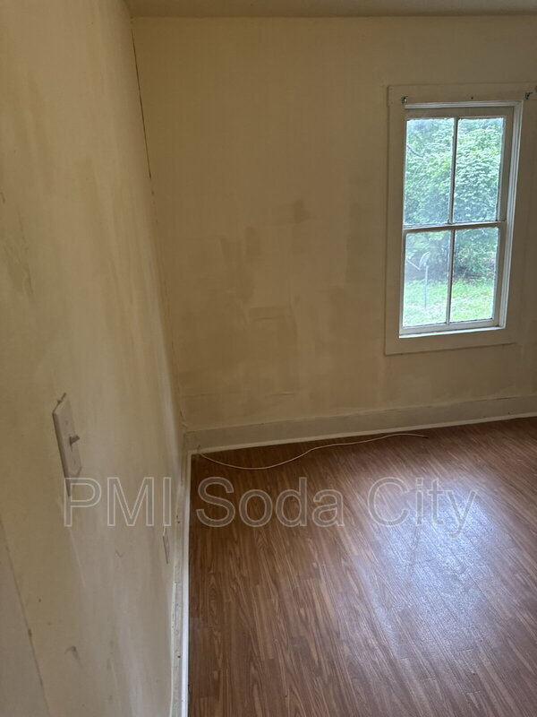 Building Photo - 211 E Brooks St