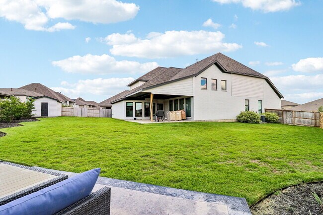 Building Photo - "Spacious 5-Bed Oasis with 4.5 Baths – You...