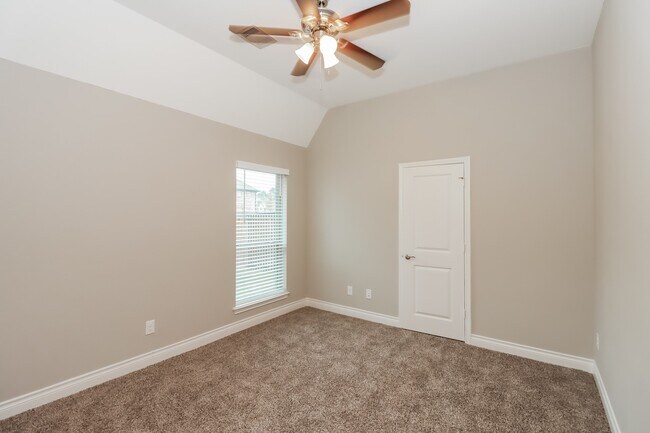 Building Photo - 8100 Tyrell Hgts Rd