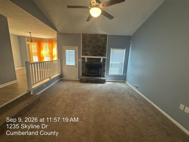 Building Photo - 1235 Skyline Dr