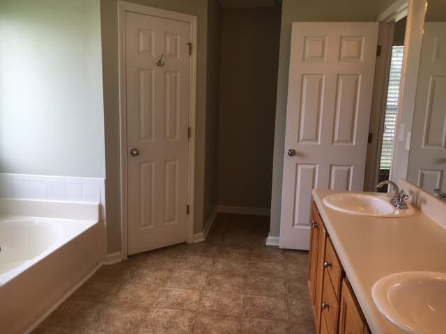 Building Photo - 601 Hidden Creek Cir