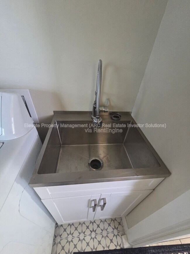 Building Photo - 830 Nebraska St