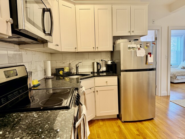 Building Photo - 90 W Cedar St